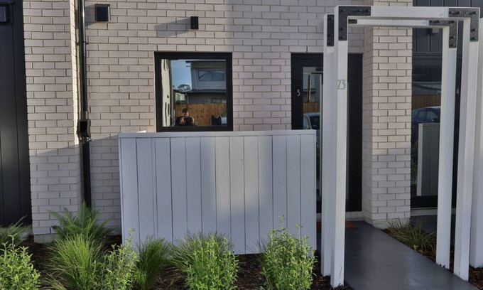 Henderson Apartment | Cosy 2BR House in Awaroa Road