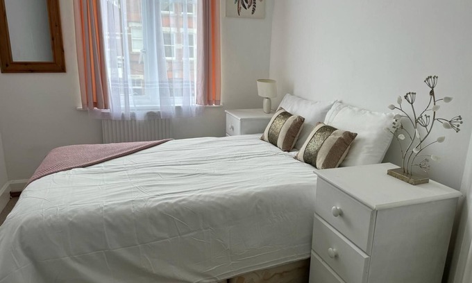 Hythe Apartment | Cosy 3-Bed Apartment in Hythe High Street