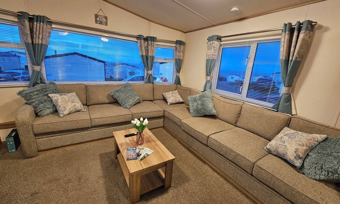 Berwick-upon-Tweed House | Cosy 3 Bed 8 Berth Caravan In Berwick Holiday Park