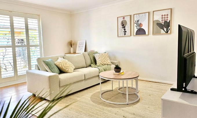 Ryde Villa | Cosy 3BR House, 7 mins drive to Macquarie Centre, 5 stars on AirB&B