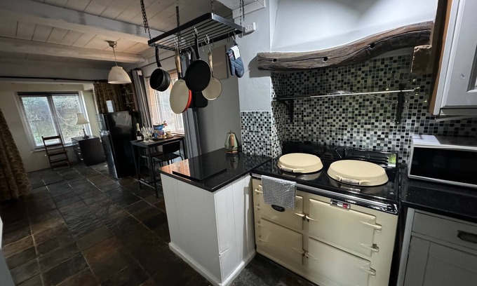 Bolton House | Cosy 4-Bed Cottage - Scenic Retreat, Aga & WiFi