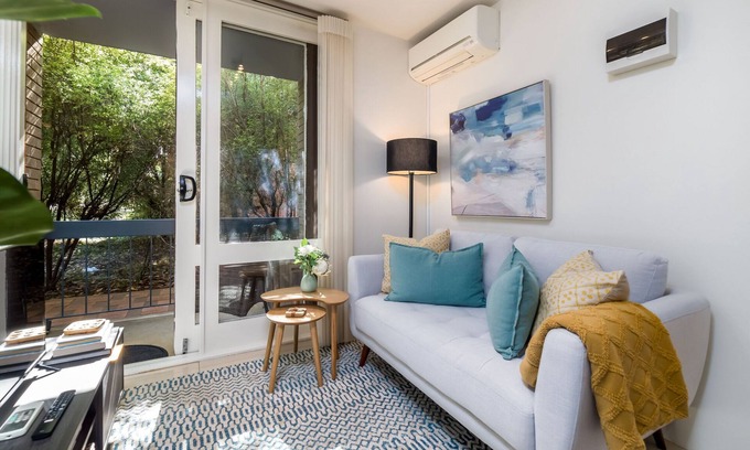 Watson Apartment | Cosy and Convenient Leafy Apartment