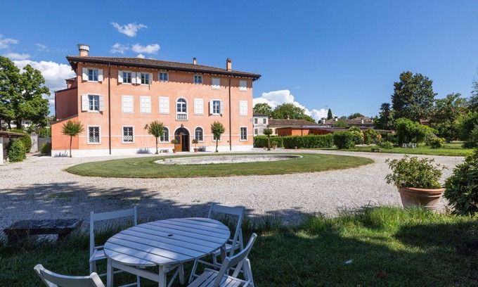 Strassoldo Apartment | Cosy apartment for 4 guests with WIFI, A/C, TV, patio and parking