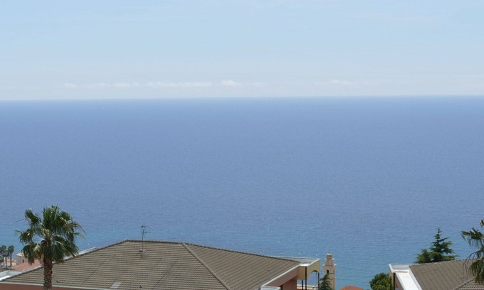 Santo Stefano al Mare Apartment | Cosy apartment for 4 people with WIFI and balcony