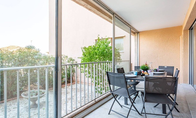 Saint-Laurent-du-Var Apartment | Cosy apartment for 6 people with pool, WIFI, A/C, TV, patio and pets allowed