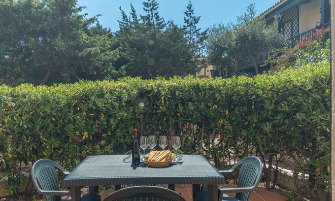 Capo Testa Apartment | Cosy apartment for 4 guests with A/C, TV, terrace and pets allowed