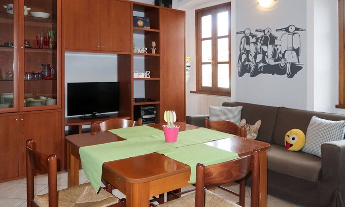 Intra Apartment | Cosy apartment for 4 people with WIFI, TV, pets allowed and parking