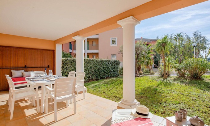 Les Issambres Apartment | Cosy apartment for 6 guests with pool, WIFI, A/C, TV and terrace