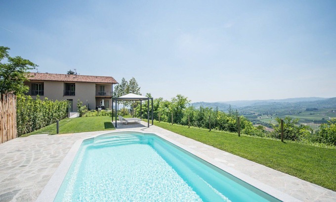 Costigliole d'Asti House | Cosy apartment in villa for 5 people with A/C, WIFI, pool, TV, patio, panoramic view and parking