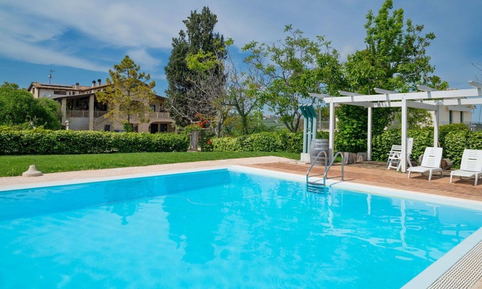 Citta Sant'Angelo Apartment | Cosy apartment for 4 people with pool, WIFI, A/C, TV, patio and pets allowed