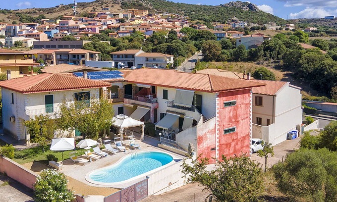 Trinita d'Agultu Apartment | Cosy apartment for 6 guests with pool, A/C, WIFI, TV, patio and parking
