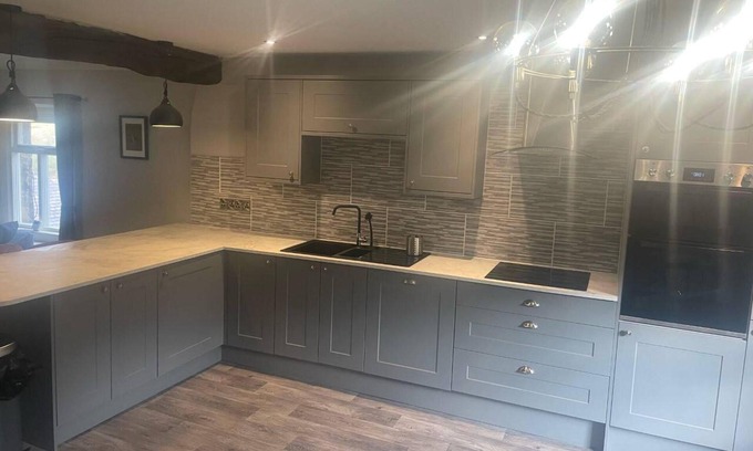 Taddington Apartment | Cosy Apartment Above Village Pub