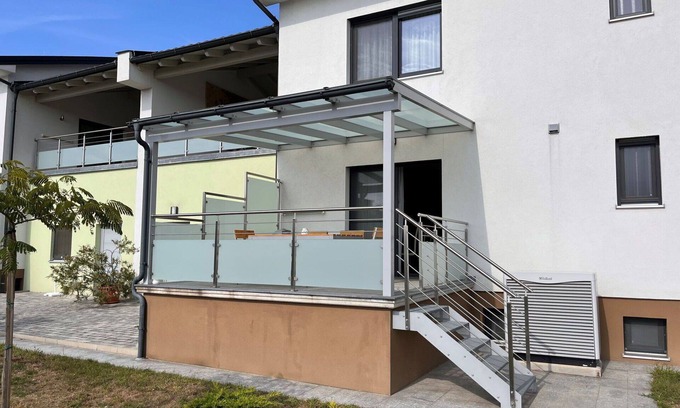 Donnerskirchen Apartment | Cosy apartment for 6 people with WIFI, A/C, TV, terrace and pets allowed