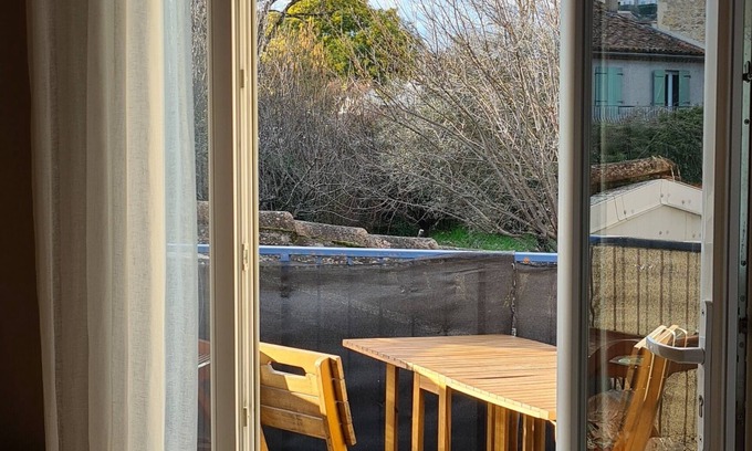 Salavas Apartment | Cosy apartment - Balcony, Air conditioning & Free shaded parking