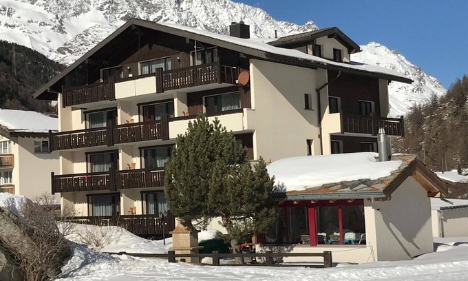 Saas Almagell Apartment | Cosy apartment for 5 people with WIFI, TV and balcony