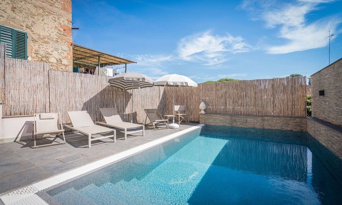 Lamporecchio Apartment | Cosy apartment for 4 guests with A/C, WIFI, pool, TV, panoramic view and parking
