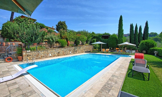 San Gimignano Apartment | Cosy apartment for 2 people with pool, A/C, WIFI, TV, panoramic view and parking