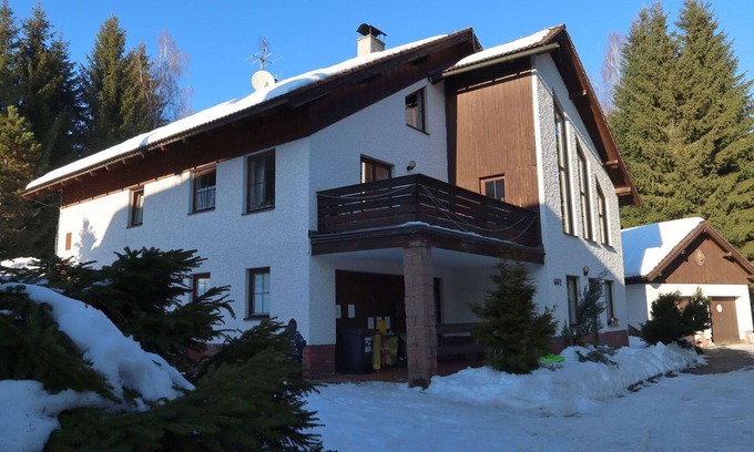 Harrachov Apartment | Cosy apartment for 12 guests with WIFI, TV, balcony, pets allowed and parking