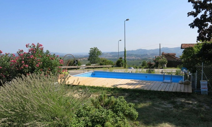 La Morra Apartment | Cosy apartment for 2 people with pool, WIFI, TV, patio and pets allowed