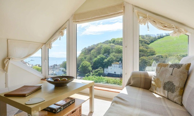 Cawsand Apartment | Cosy apartment for 2 people with WIFI and terrace