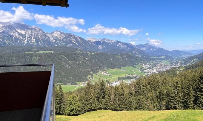 Schladming Apartment | Cosy apartment for 4 people with WIFI, TV, balcony and parking
