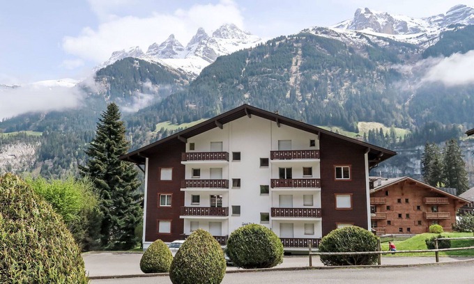 Champery Apartment | Cosy apartment for 4 people with WIFI, TV, balcony and panoramic view