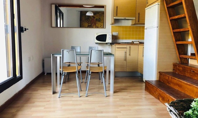 Pradollano Apartment | Cosy apartment for 4 people with WIFI, TV, terrace and parking