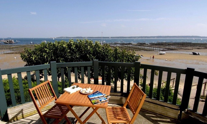 Cap-Ferret Apartment | Cosy apartment for 4 guests with TV, terrace and pets allowed