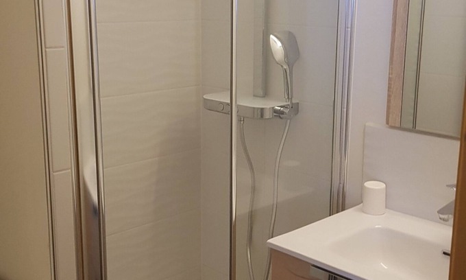 Montalbert Apartment | Cosy apartment for 4 people. Pied des pistes, Plein Sud