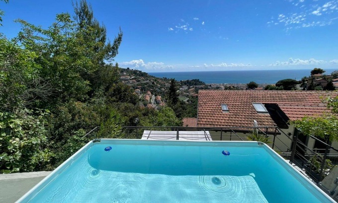 Alassio Apartment | Cosy apartment for 4 guests with A/C, private pool, WIFI, TV, terrace and pets allowed