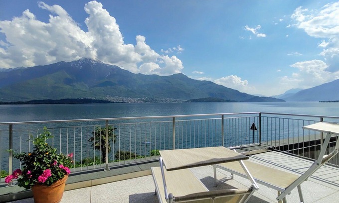 Gera Lario Apartment | Cosy apartment for 4 guests with WIFI, A/C, TV, terrace and pets allowed