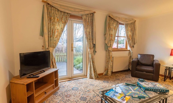 South Galson Apartment | Cosy apartment for 4 guests with TV and terrace