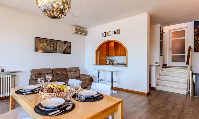 Ispra Apartment | Cosy apartment for 4 guests with A/C, WIFI, TV and terrace