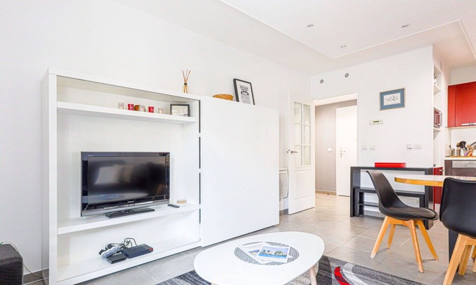 Carabacel Apartment | Cosy apartment for 4 guests with WIFI, TV, pets allowed and parking