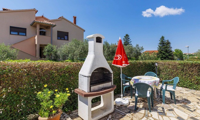Valdebek Apartment | Cosy apartment for 4 guests with WIFI, A/C, TV, terrace and pets allowed
