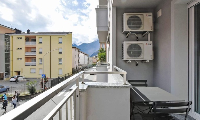 Chiavenna Apartment | Cosy apartment for 4 people with WIFI, A/C, TV, terrace and parking