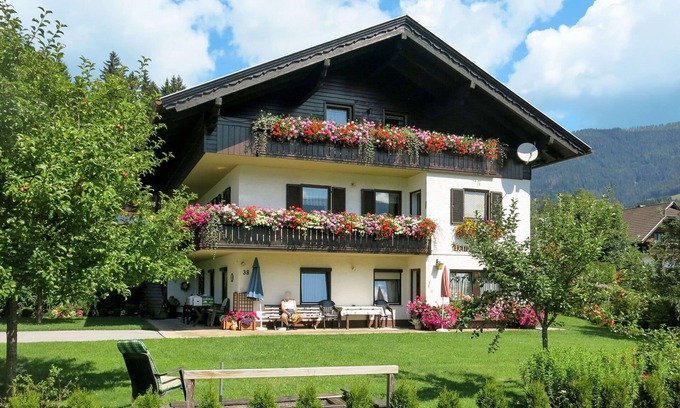 Arriach Apartment | Cosy apartment for 4 people with WIFI, TV, balcony and parking
