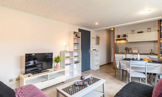 Mimizan-Plage Apartment | Cosy apartment for 4 people with WIFI, TV, pets allowed and parking