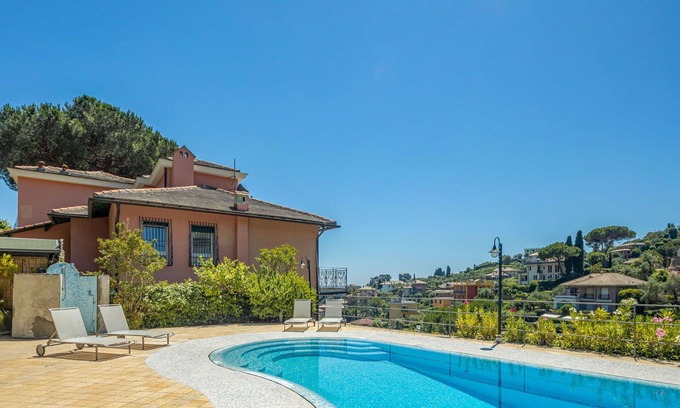 Rapallo Apartment | Cosy apartment for 4 people with pool, A/C, TV and patio