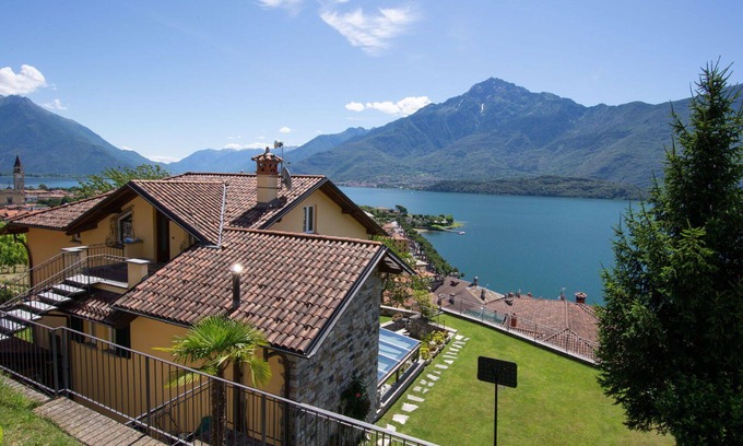 Domaso Apartment | Cosy apartment for 4 people with WIFI, TV and terrace