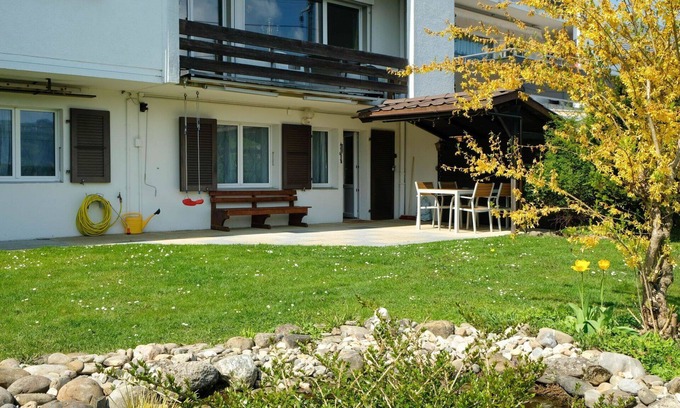 Gwatt Apartment | Cosy apartment for 4 people with WIFI, TV and balcony