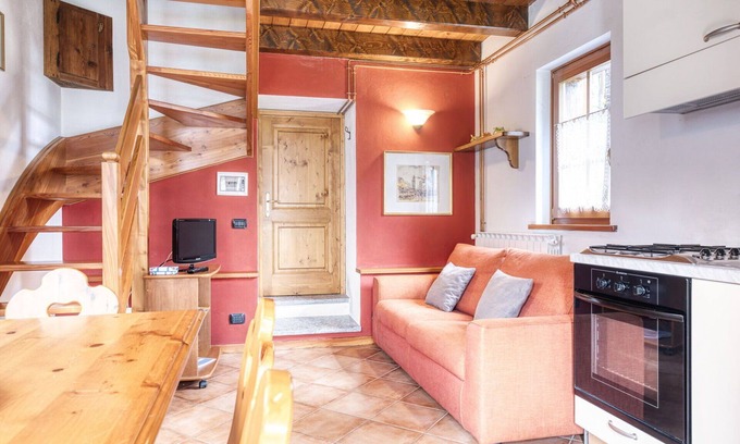 Macugnaga Apartment | Cosy apartment for 5 guests with TV, balcony, pets allowed and panoramic view