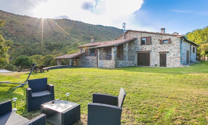 Montieri Apartment | Cosy apartment for 5 guests with WIFI, TV, terrace, pets allowed and parking
