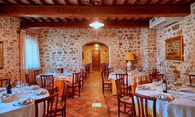 San Brizio Apartment | Cosy apartment for 5 guests with WIFI, pool, TV, pets allowed and parking, close to Spoleto