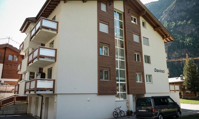 Taesch Apartment | Cosy apartment for 6 guests with WIFI, TV and balcony