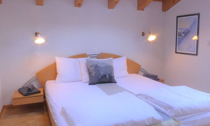 Taesch Apartment | Cosy apartment for 6 guests with WIFI, TV and balcony