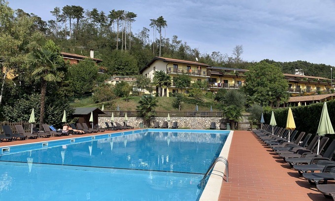 Tremosine Apartment | Cosy apartment for 6 guests with WIFI, hot tub, pool, TV, terrace and pets allowed