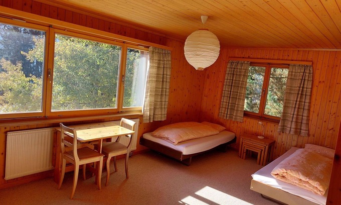 Luzein Apartment | Cosy apartment for 6 guests with WIFI, TV and balcony