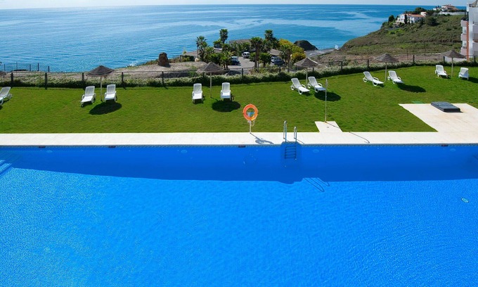 Torrox Costa Apartment | Cosy apartment for 6 people with WIFI, pool, A/C, TV, terrace and pets allowed