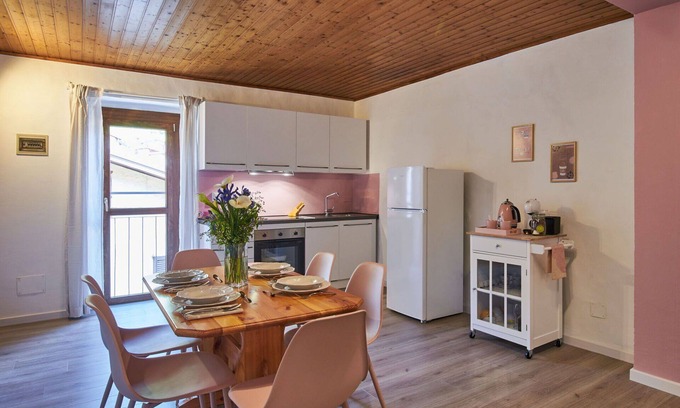 Claino Con Osteno Apartment | Cosy apartment for 6 people with WIFI, TV and pets allowed